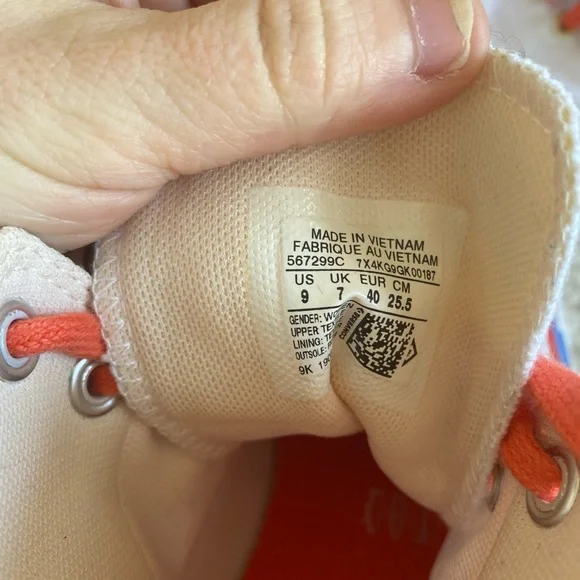 Millie Bobbie Brown Converse - Picture 6 of 6